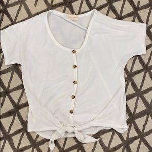 loose white button up tee